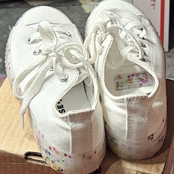 Converse (little girls)(NWOT) - Picture 6 of 6